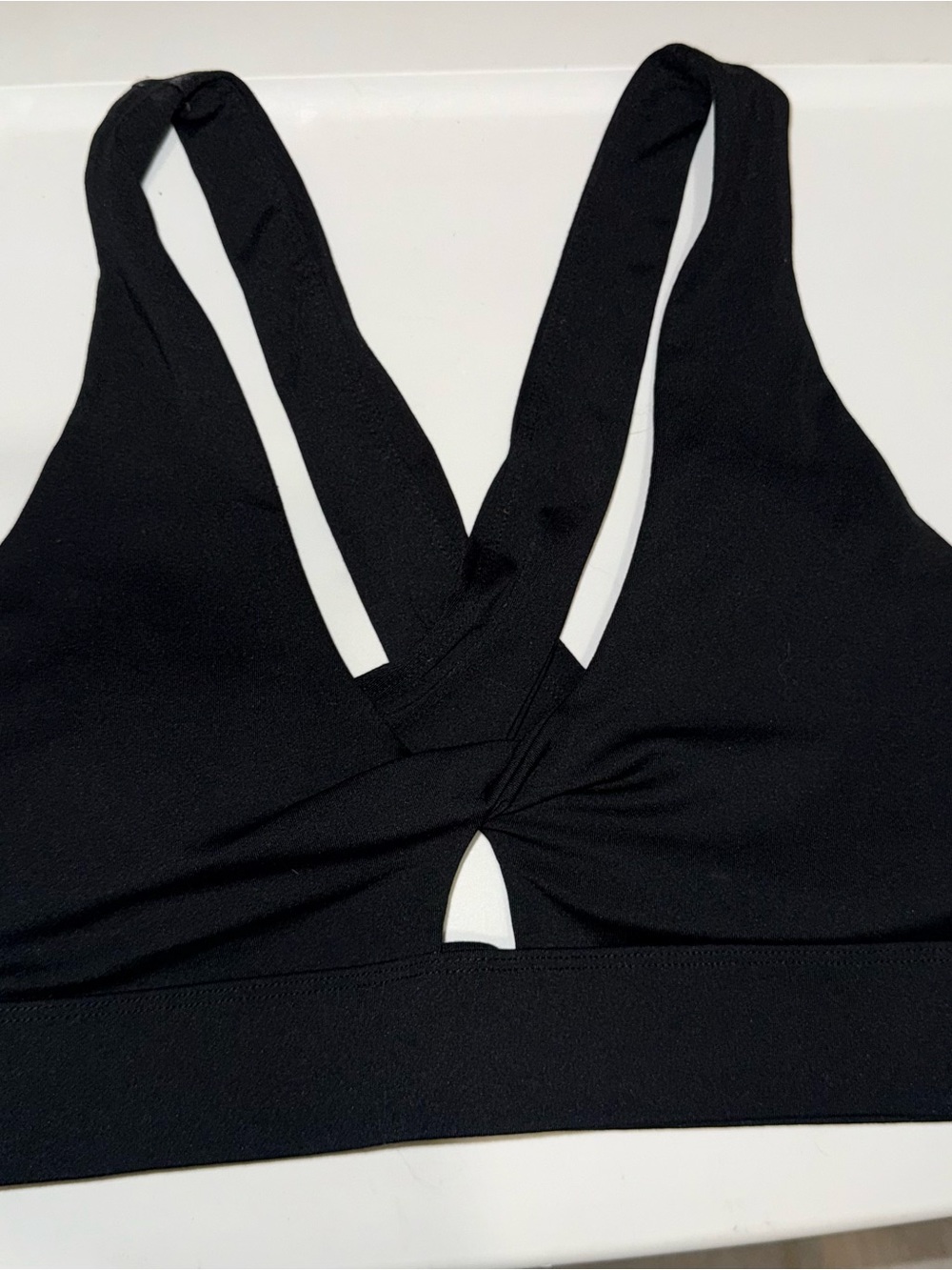 Fabletics Oasis Twist Medium Impact Sports Bra